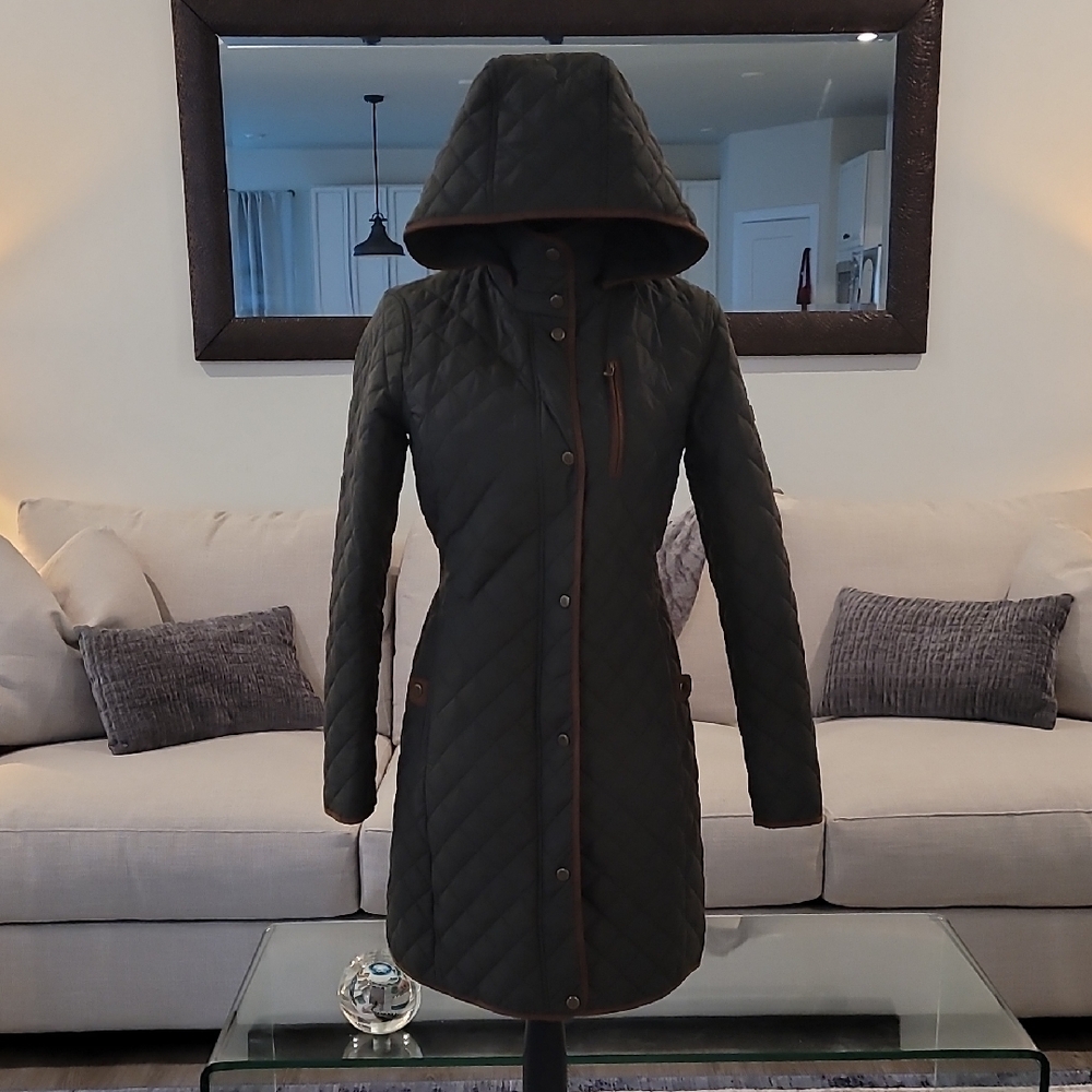 Ralph Lauren Green Puffer Jacket with Quilted Design and Hood